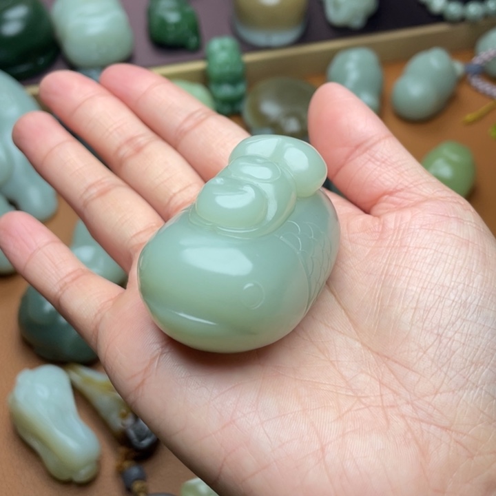 【闪购商品】颈饰未镶嵌和田玉特色猫骑鱼手把件