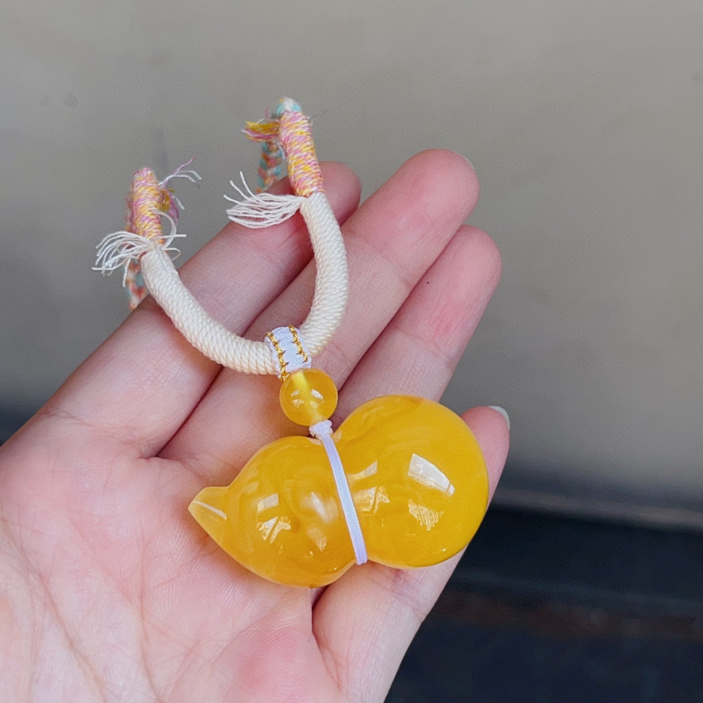 焦皮料鸡油黄蜜蜡立体葫芦吊坠，17克，尺寸45.7-27mm