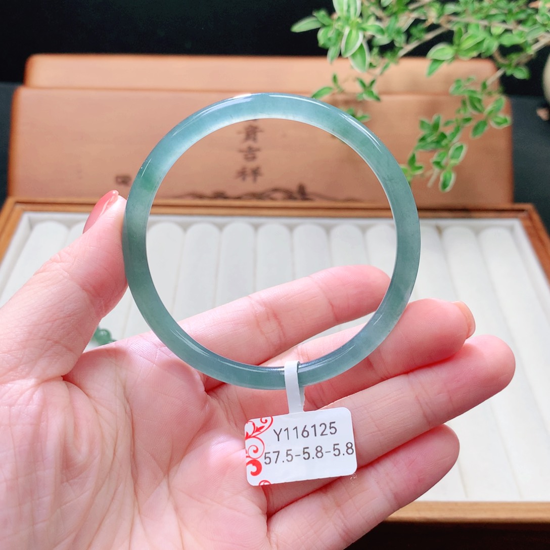 未镶嵌手镯（圆镯）翡翠