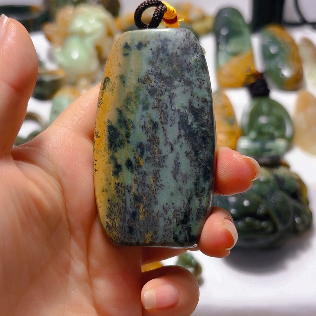 岫岩河磨玉（透闪石质玉）挂件未镶嵌