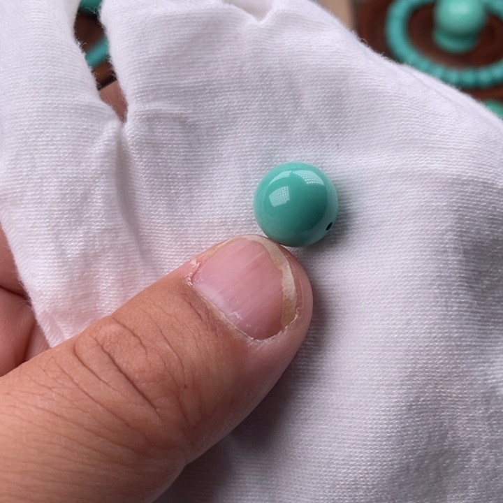 直径12.5绿色圆珠一颗