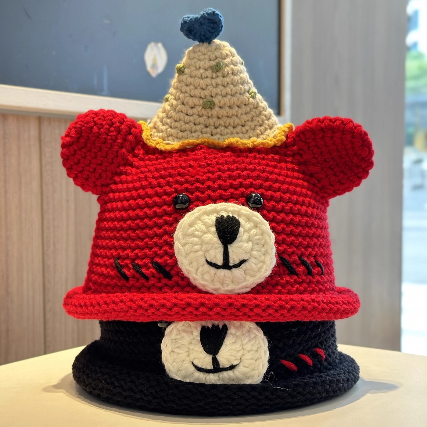 2025年新款秋冬季可爱害羞小熊毛线帽子女卡通保暖情侣针织帽礼物