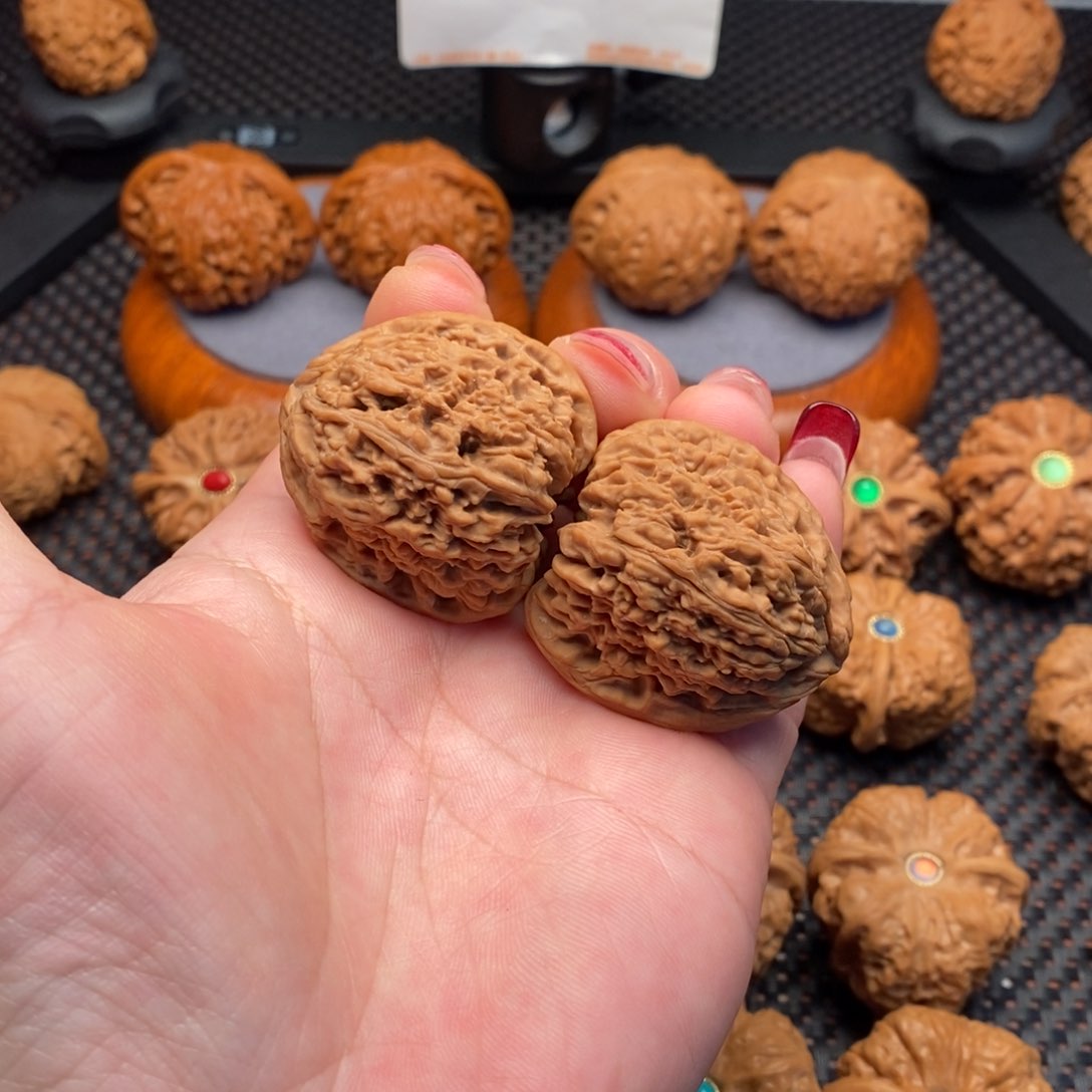 文玩核桃把件全品白茬南疆石38尺