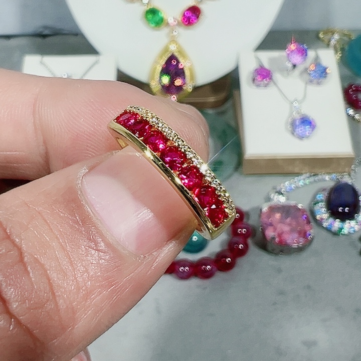 红宝石颈饰未镶嵌