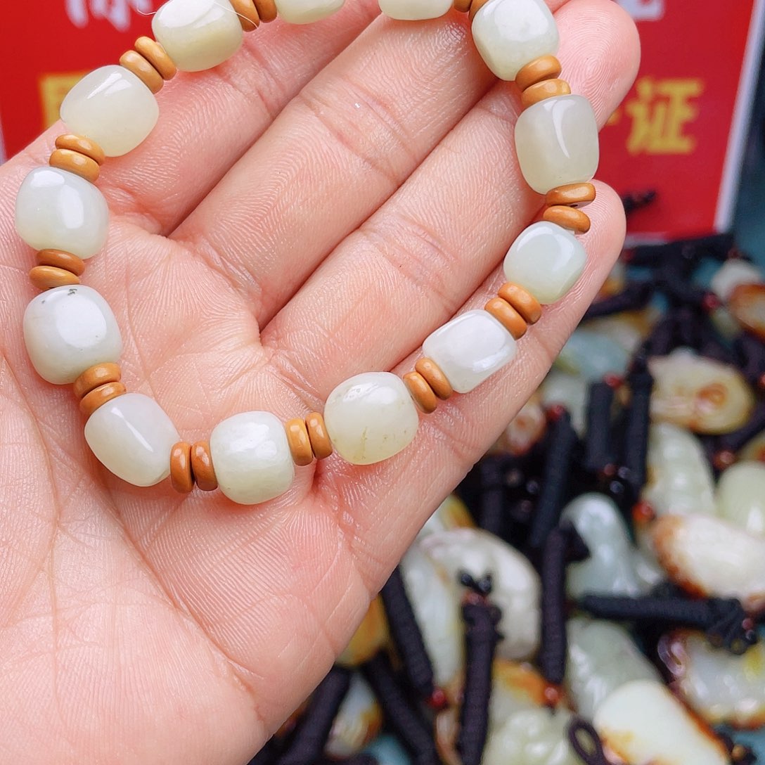 和田玉颈饰未镶嵌