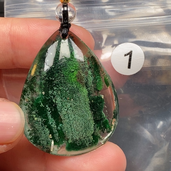 是****颈饰水晶未镶嵌天然