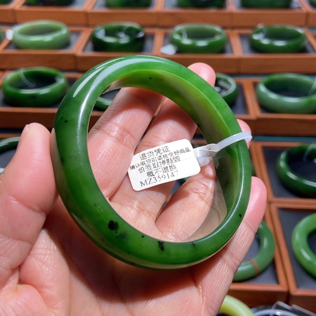 和田玉（碧玉）未镶嵌手镯辣阳绿5758