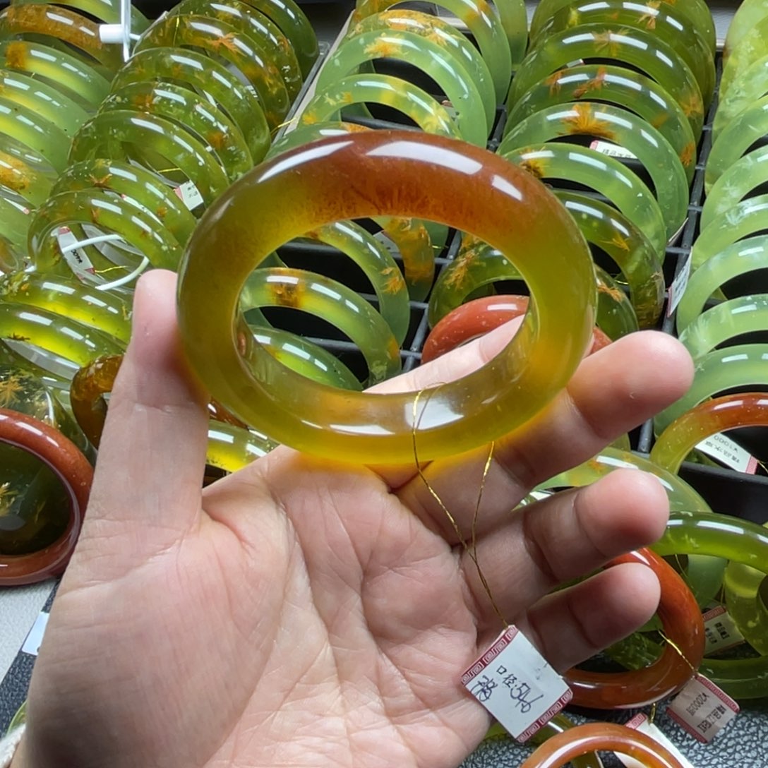 未镶嵌蛇纹石玉手镯有瑕