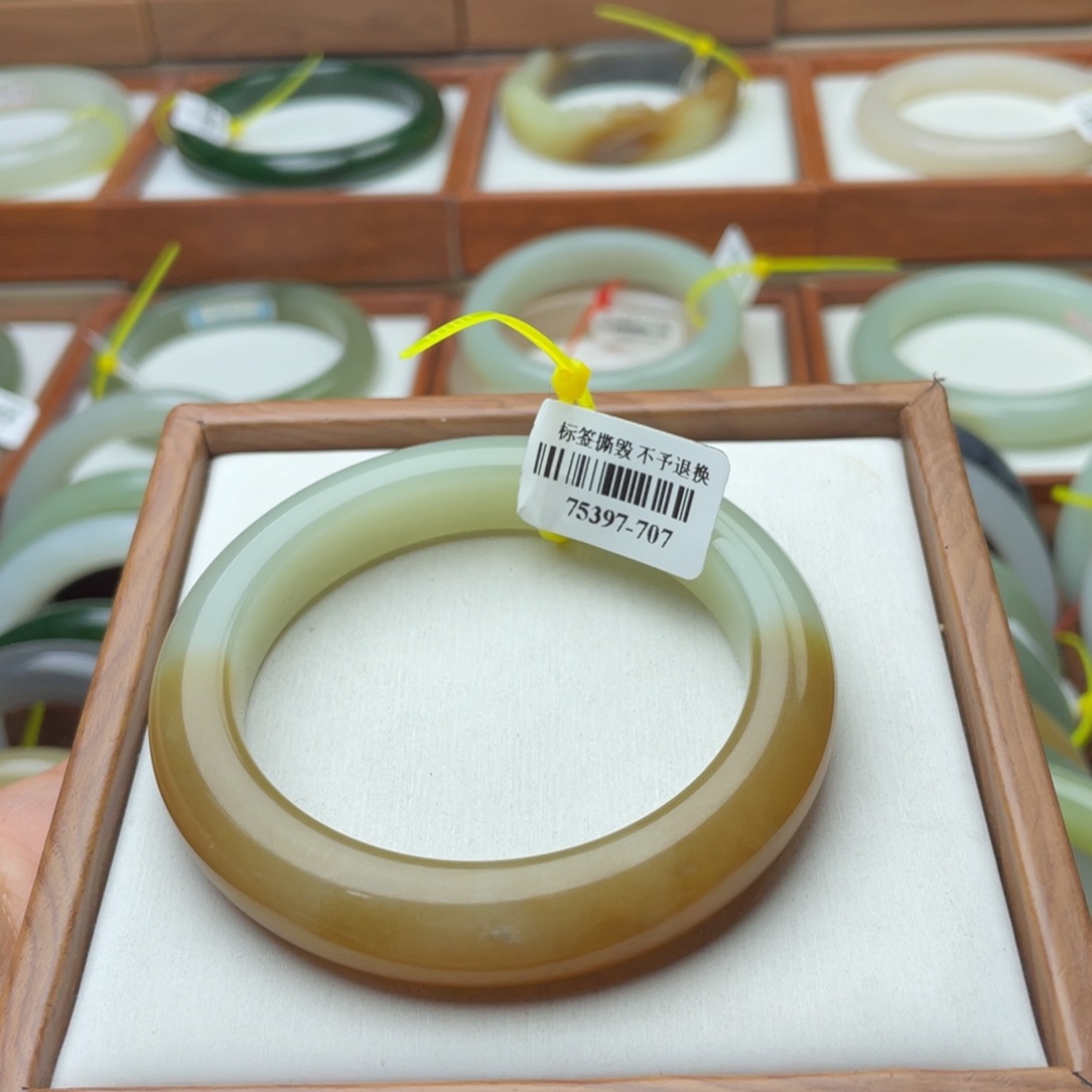 【闪购商品】和田玉手镯未镶嵌53.5