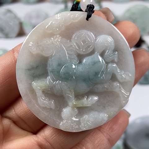 翡翠颈饰未镶嵌马到成功福利