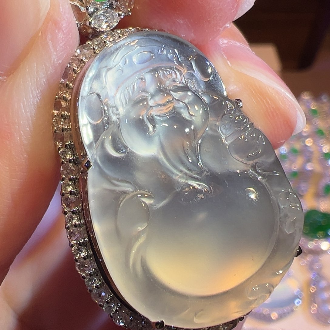 翡翠颈饰18K金镶嵌玻璃种极光白财爷爷