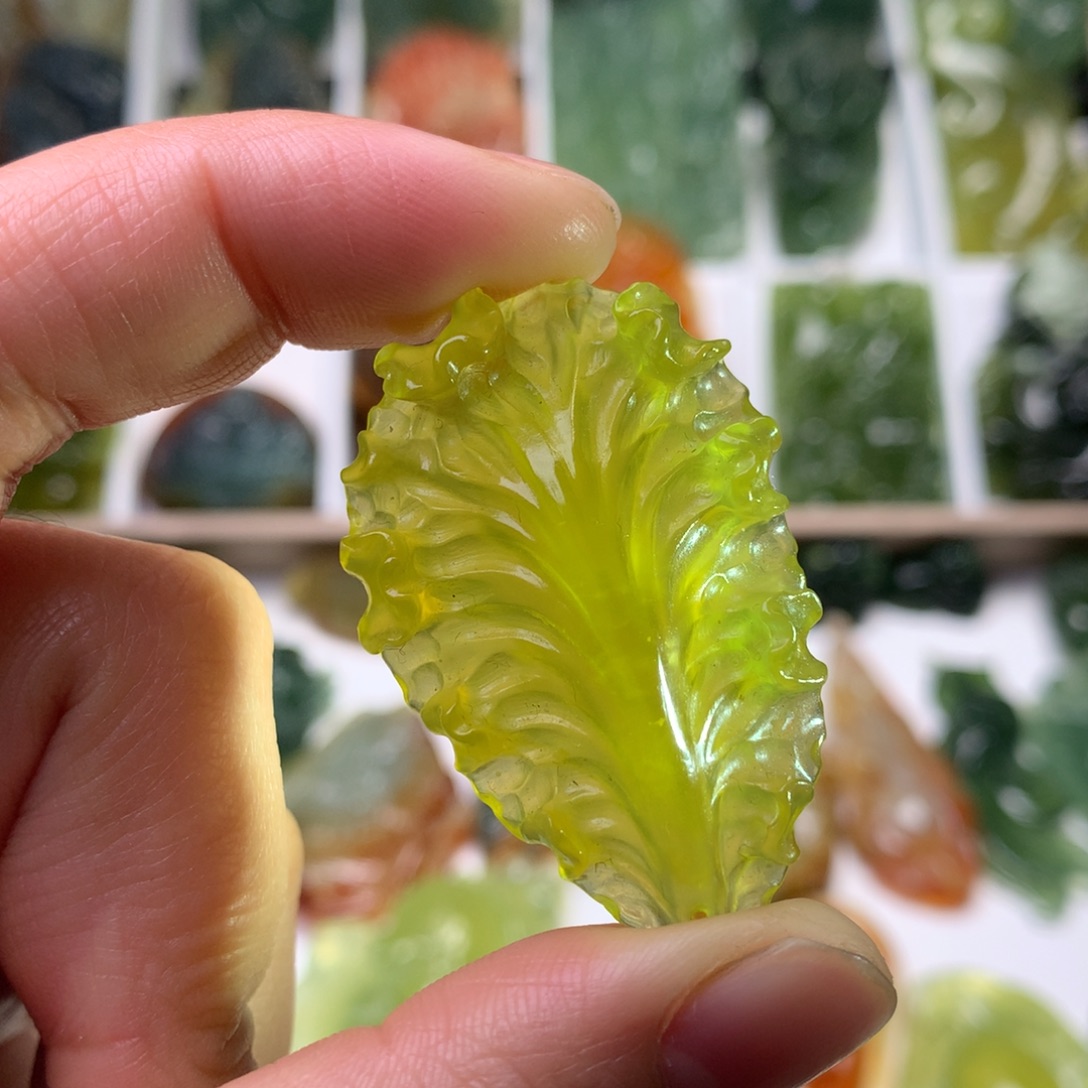 蛇纹石玉未镶嵌挂件生菜