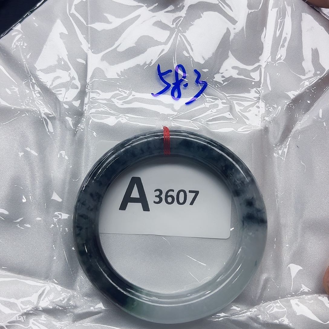 翡翠手镯未镶嵌多样性