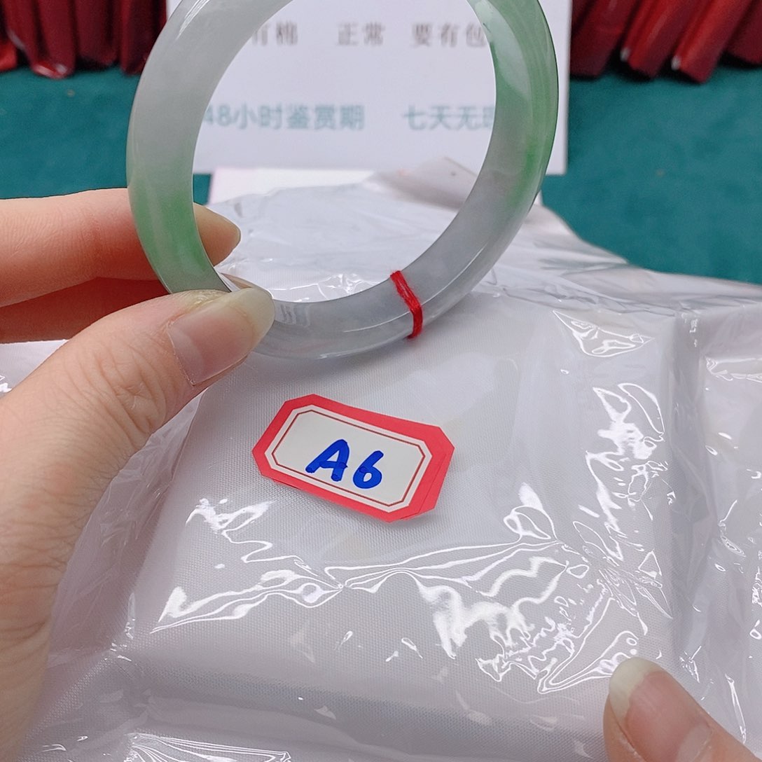 翡翠手镯未镶嵌尘**烟A6666666666