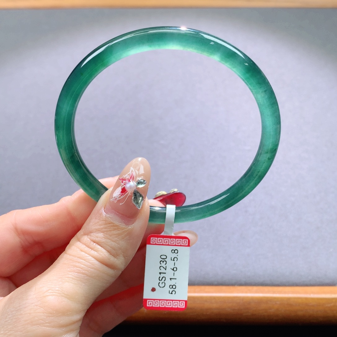 翡翠手镯未镶嵌天然翡翠手镯