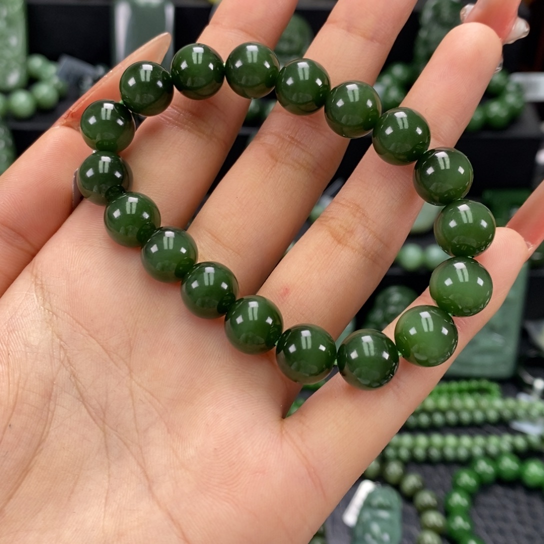 和田玉（碧玉）未镶嵌珠宝奇石