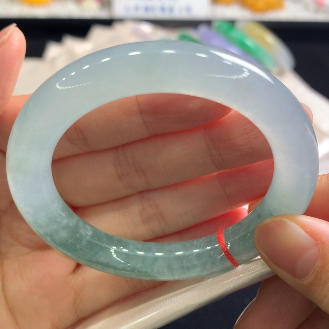 翡翠未镶嵌手镯24号50半山水