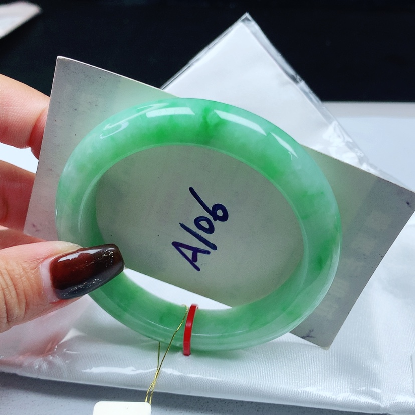 【闪购商品】翡翠手镯未镶嵌 正圈54+