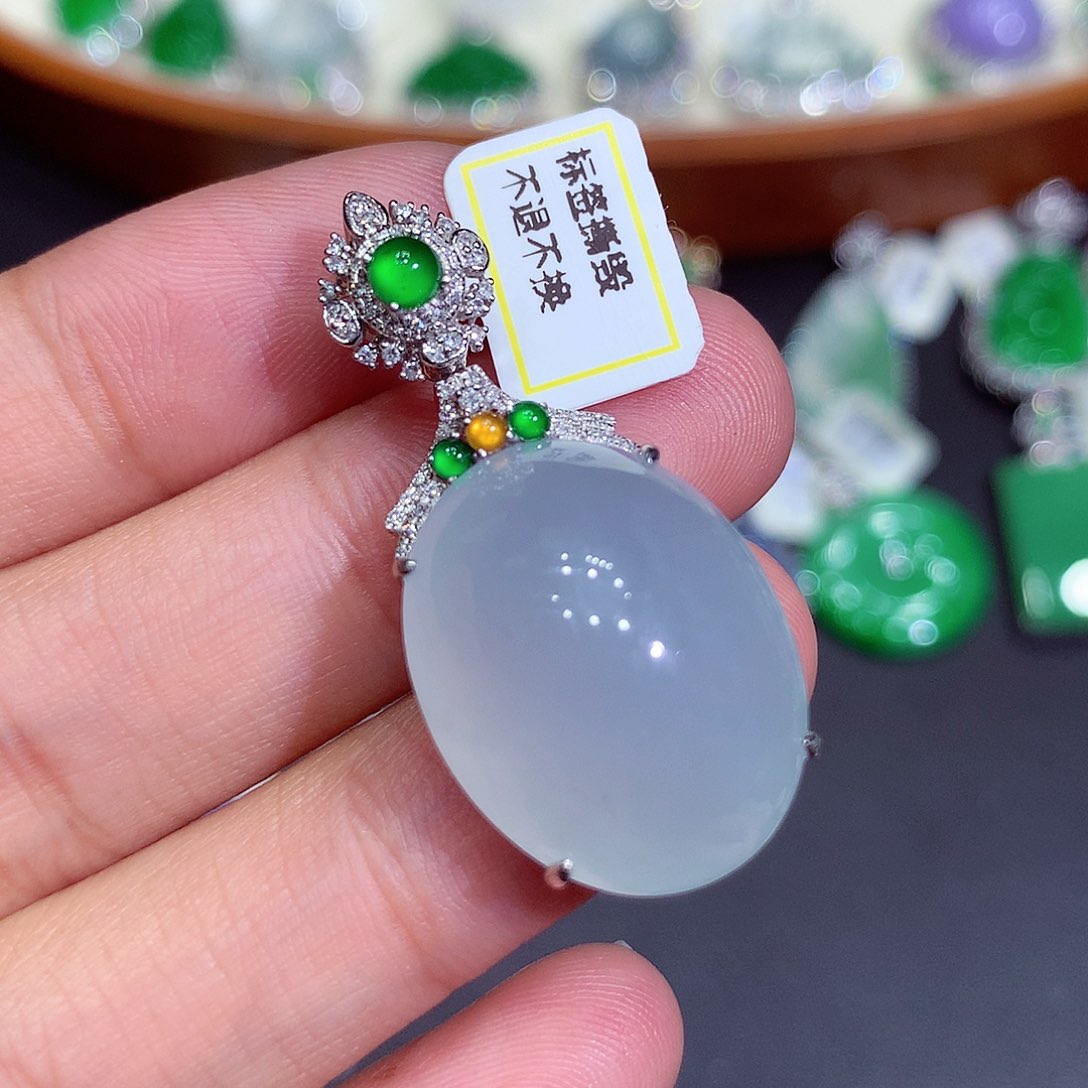 翡翠吊坠(不含链)18K金镶嵌