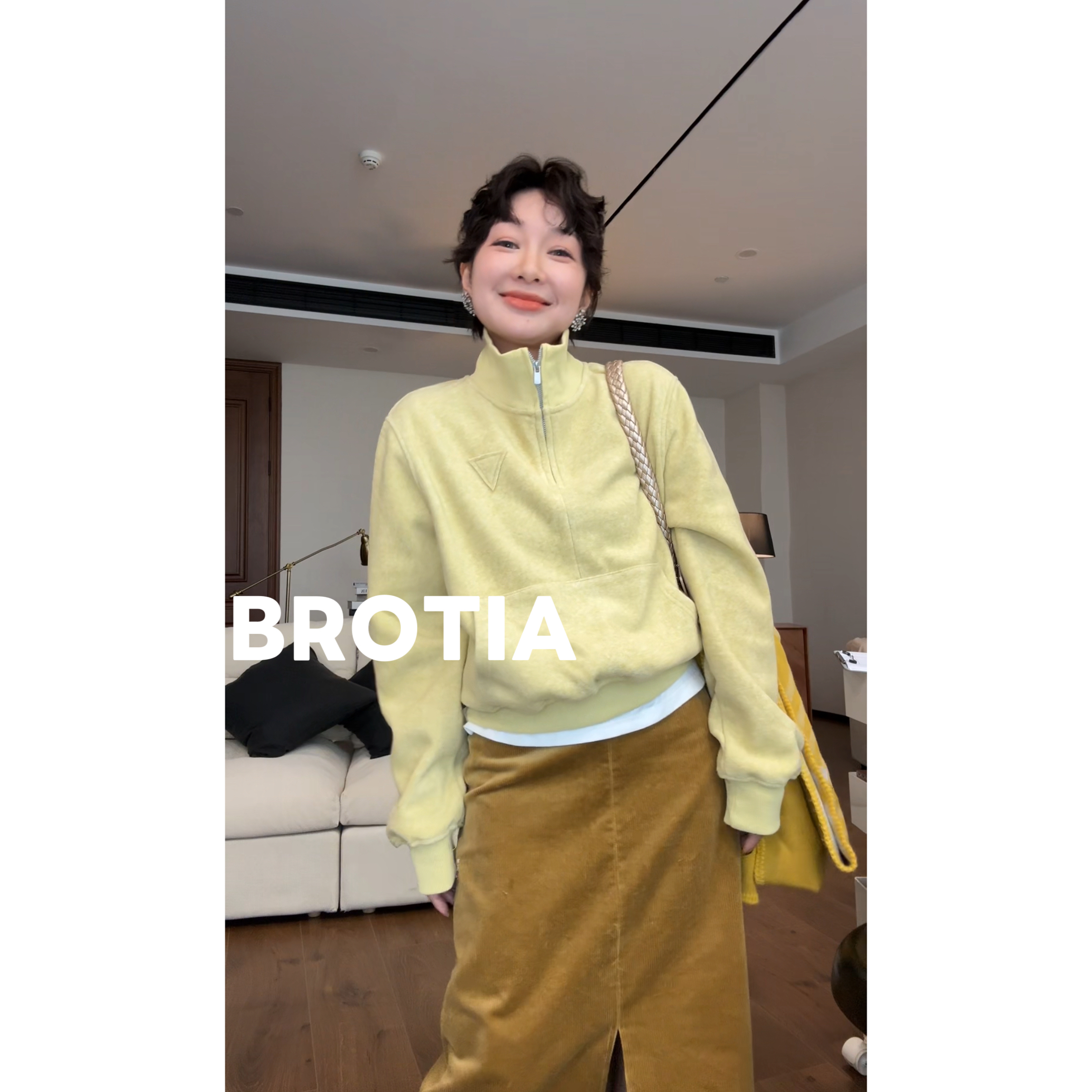 BRA 【鹅黄三角卫衣】25秋冬三角加绒时尚短款上衣长袖卫衣