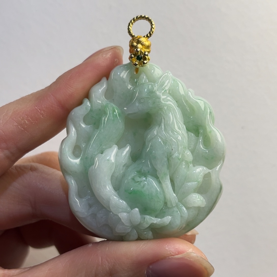 翡翠未镶嵌吊坠(赠链)(****ง代编织