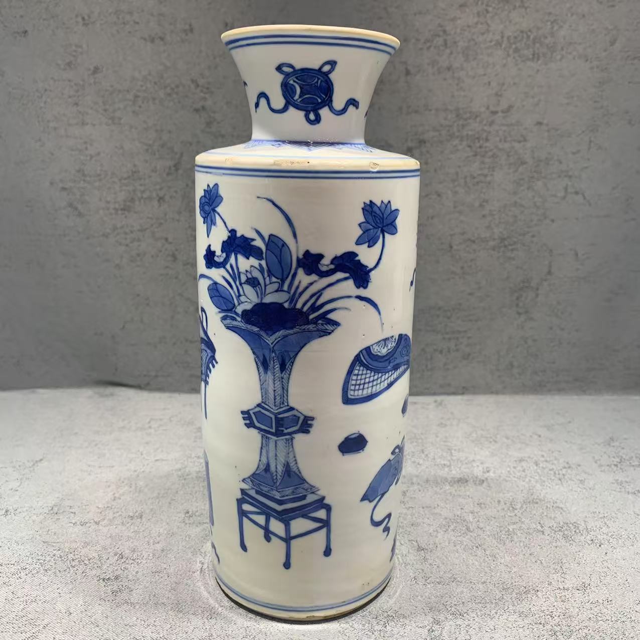 187号清康熙青花清供博古图赏瓶