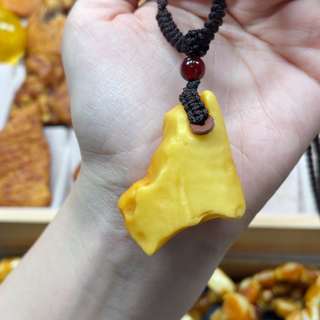 琥珀珠宝奇石未镶嵌