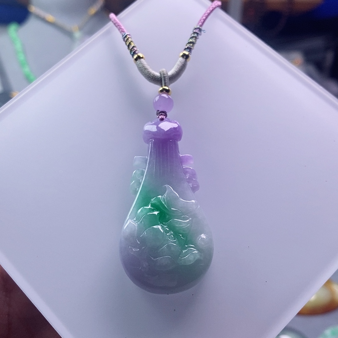 翡翠未镶嵌吊坠(赠链)