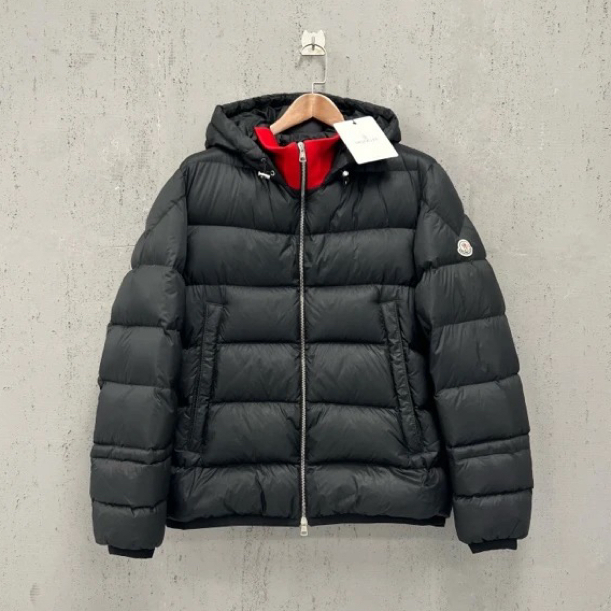 99新 MONCLER 99新 MONCLER 蒙口 红色针织领羽绒服 黑色3码
