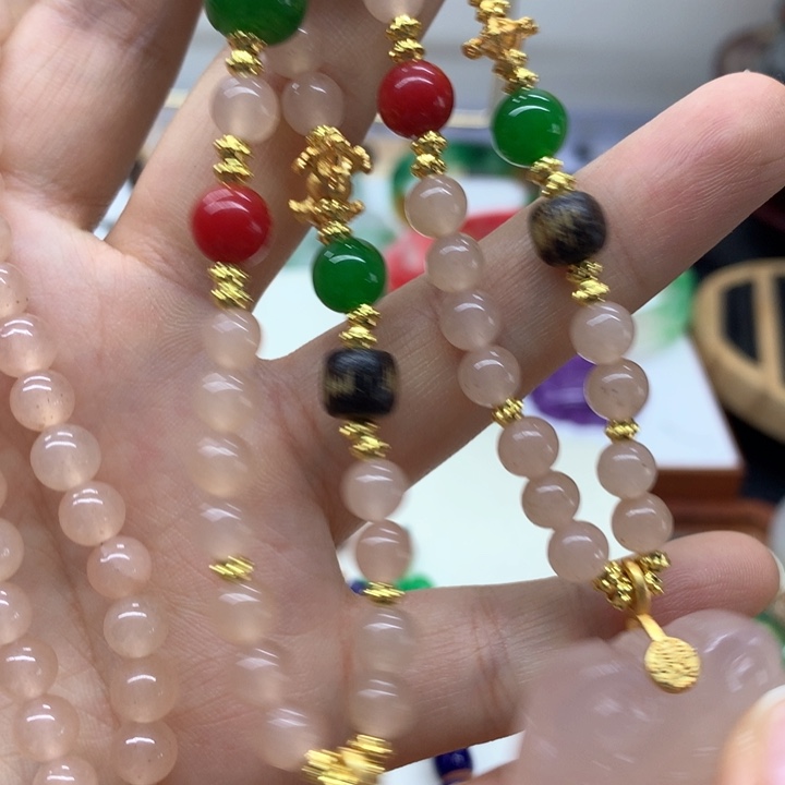 颈饰未镶嵌和田玉吊坠