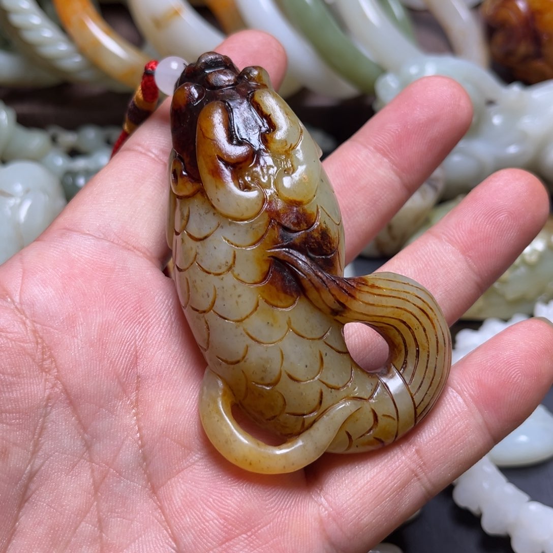 顺***…和田玉未镶嵌颈饰