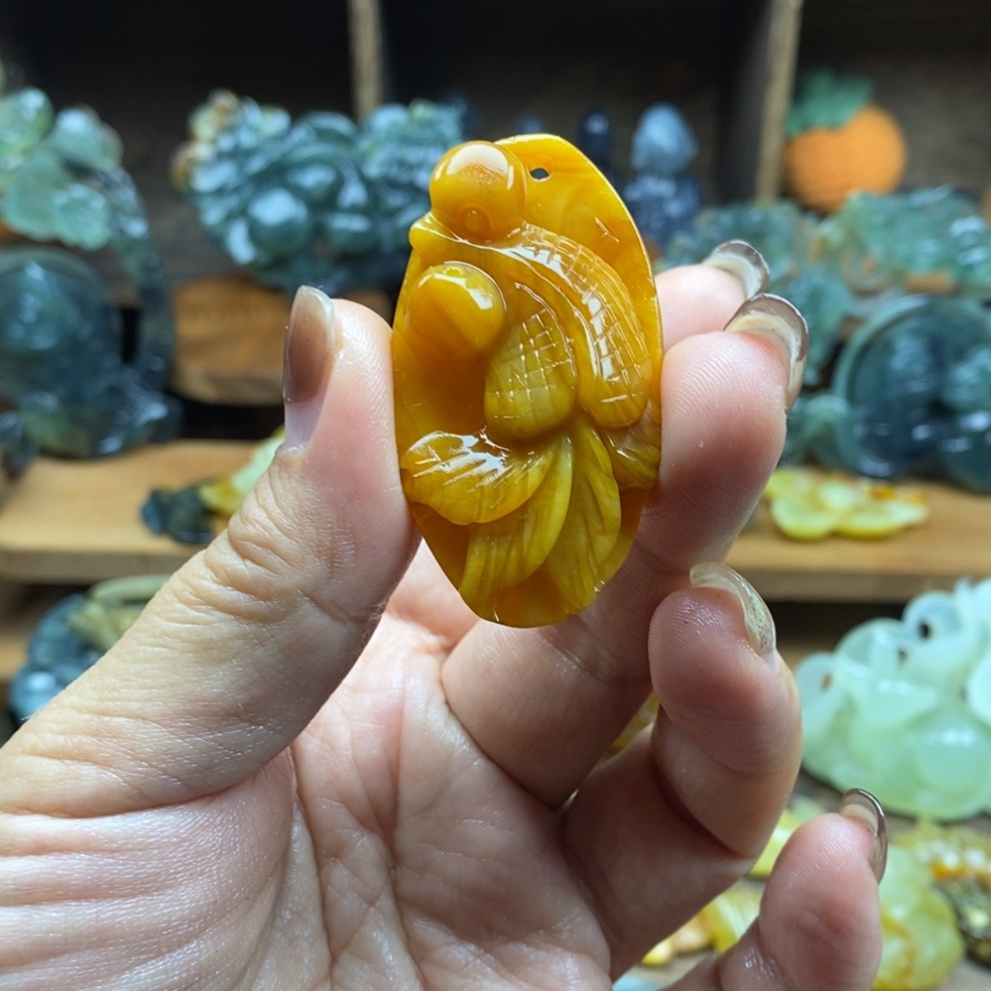 蛇纹石玉未镶嵌吊坠(赠链)