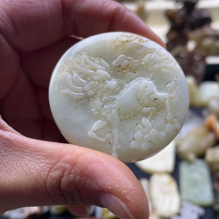 蛇纹石玉颈饰未镶嵌