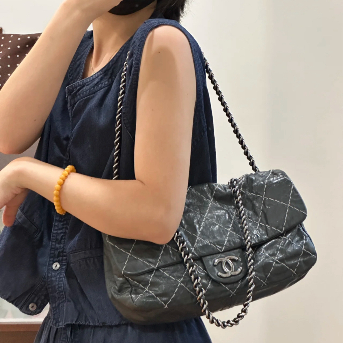 95新 Chanel/香奈儿 灰色外缝线牛皮口盖包 51661