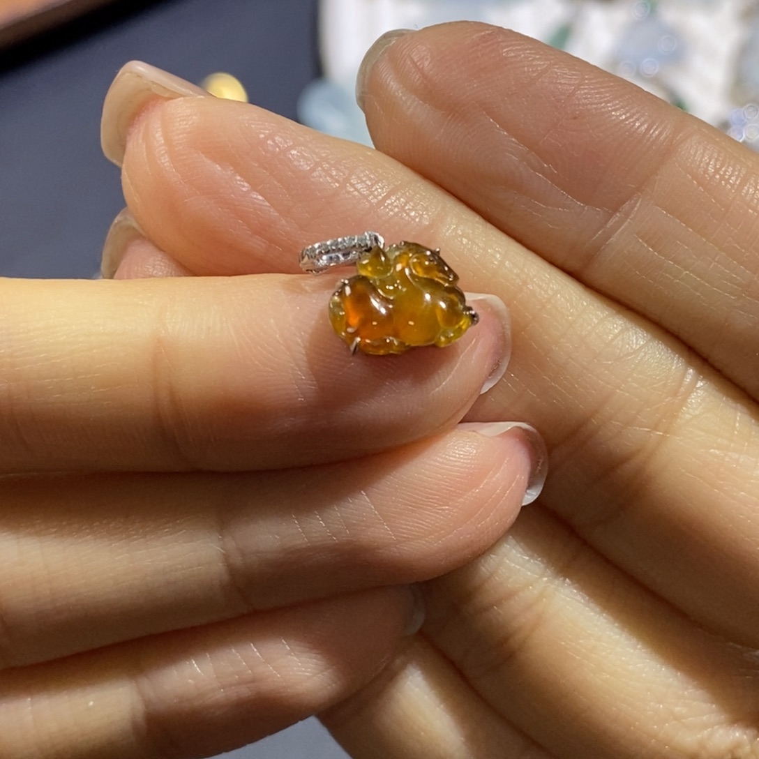 翡翠18K金镶嵌颈饰