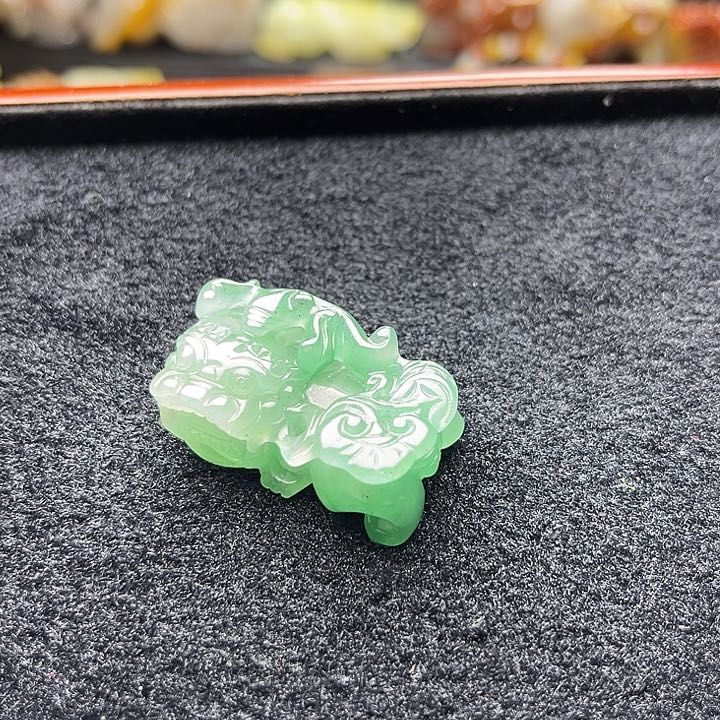 石英质玉（黄龙玉）颈饰未镶嵌