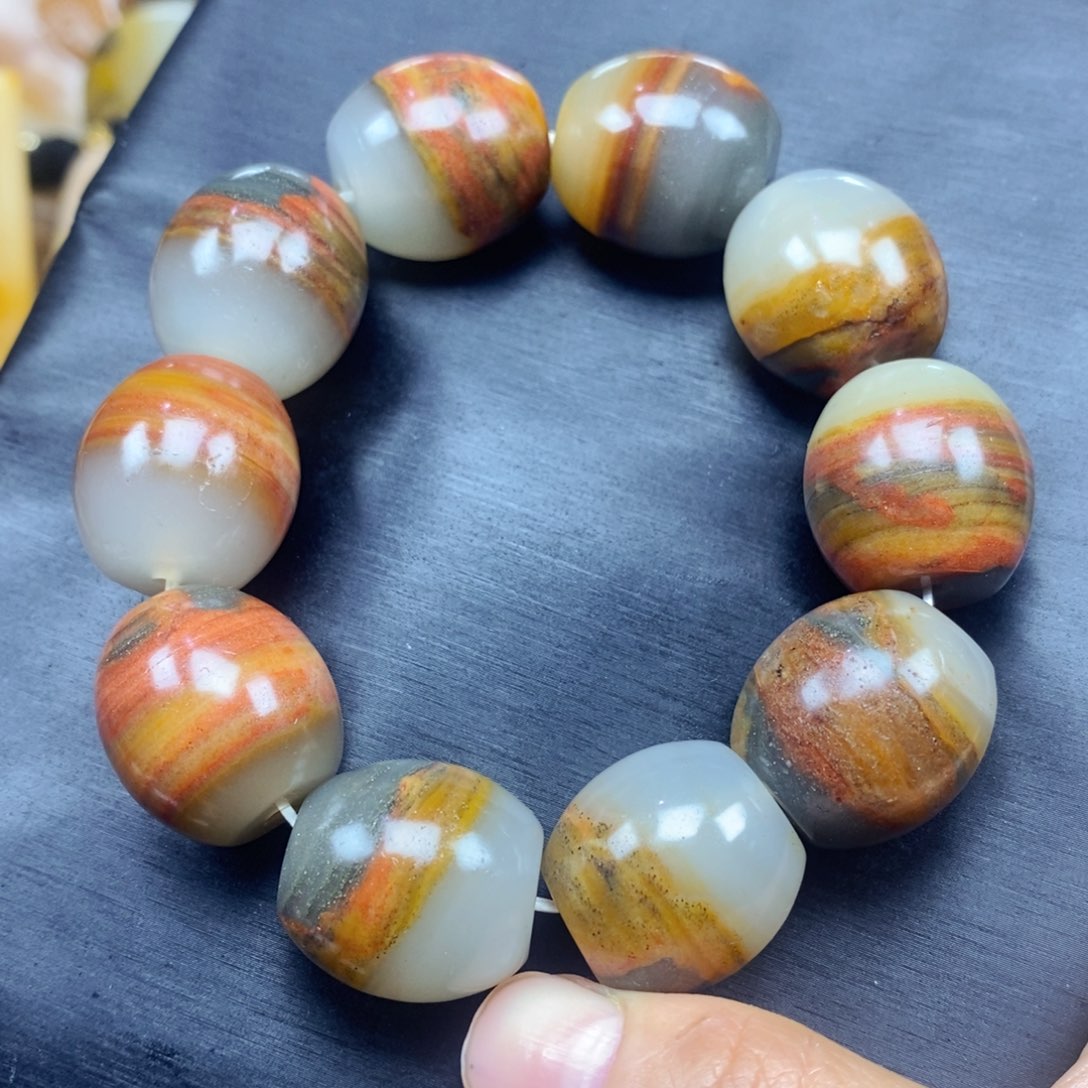 石英质玉（黄龙玉）颈饰未镶嵌