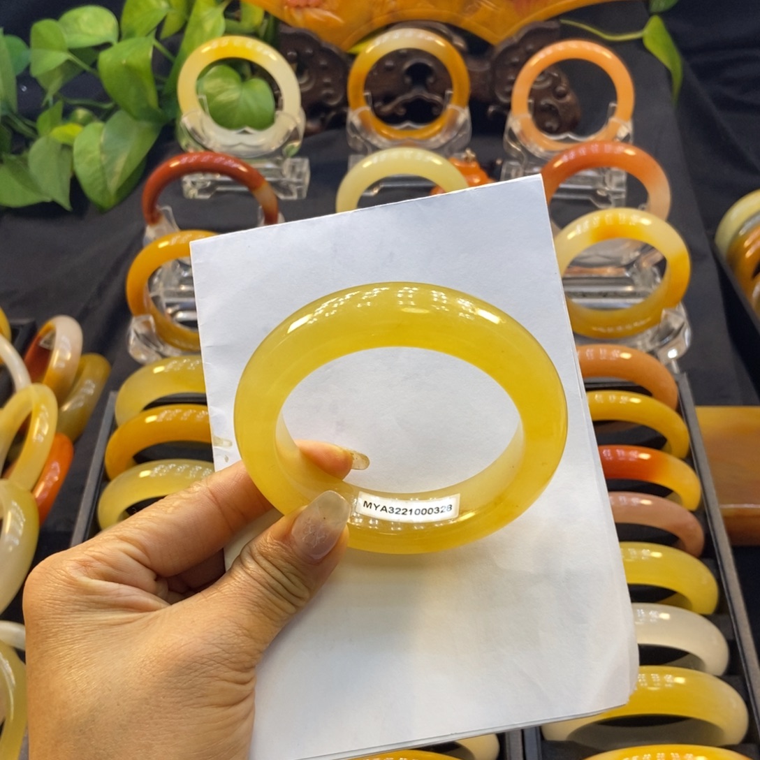 那***海石英质玉（黄龙玉）未镶嵌手镯阳阳