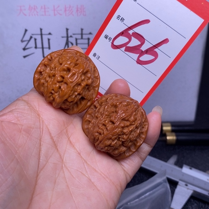 文玩核桃把件626，36白狮子色差