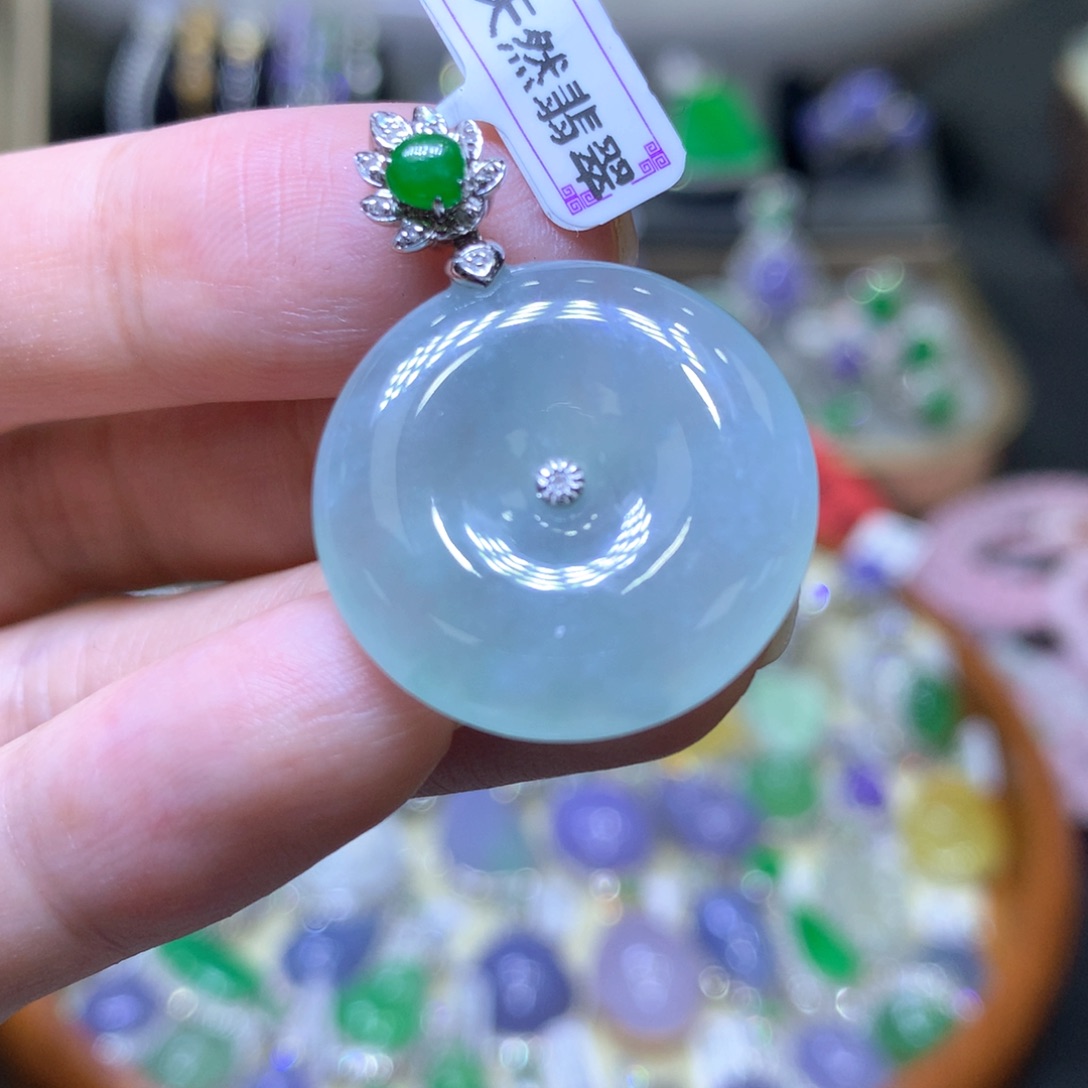 【闪购商品】翡翠颈饰18K金镶嵌翡翠吊坠项链