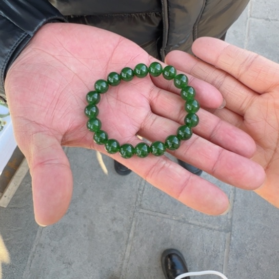 和田玉手链未镶嵌俄罗斯卡10冰辣阳绿，多样性发一小点