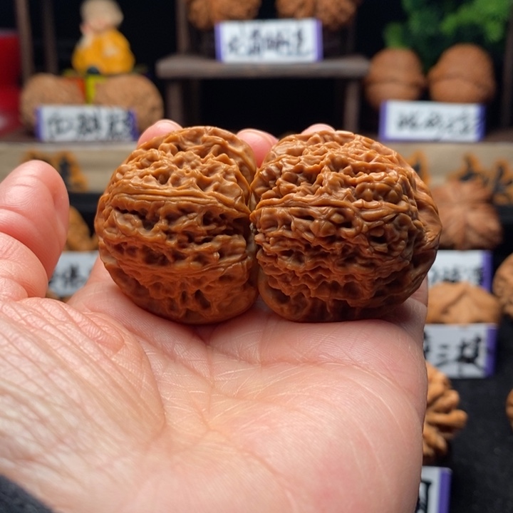 文玩核桃把件南疆石开张漏