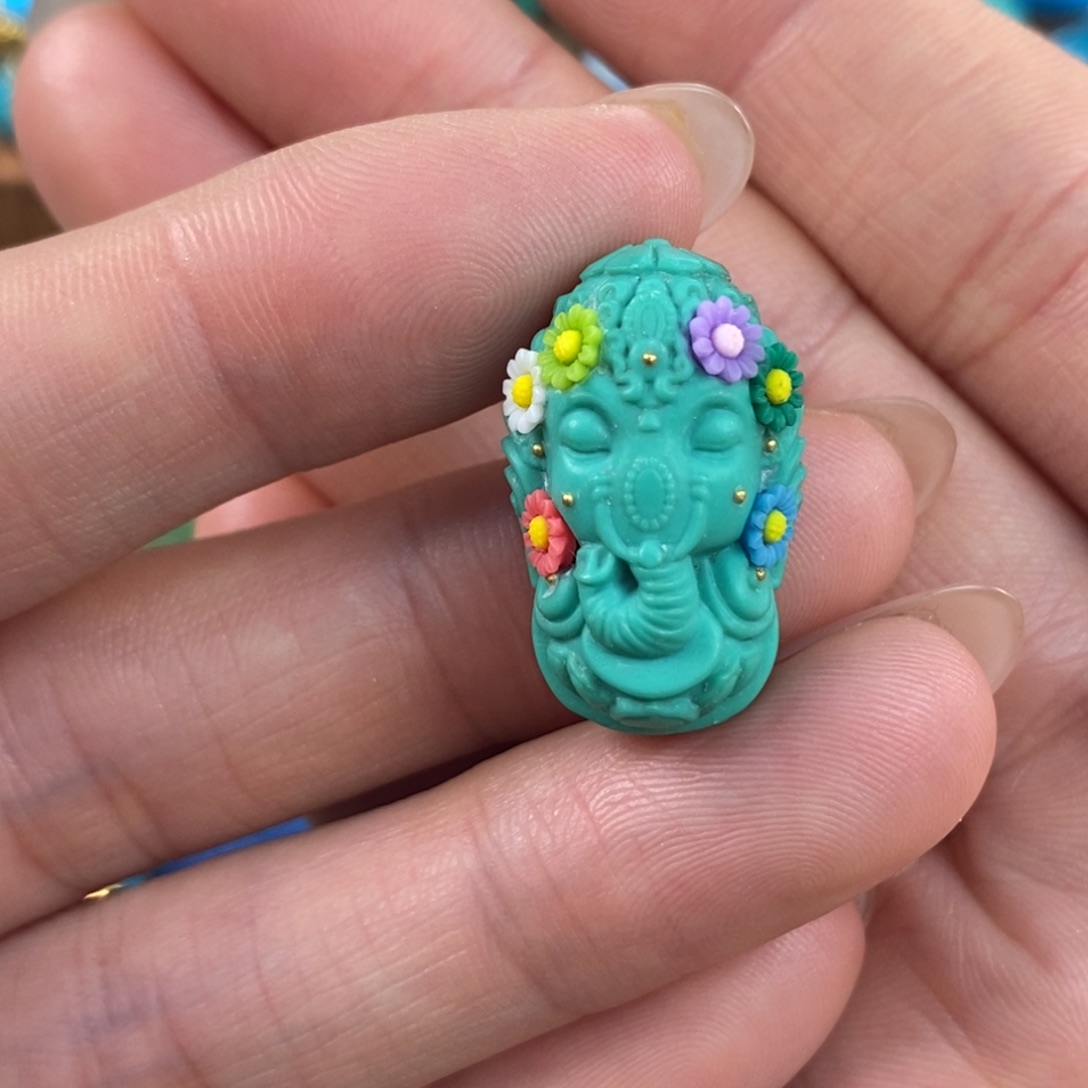 绿松石未镶嵌。繁花公主象