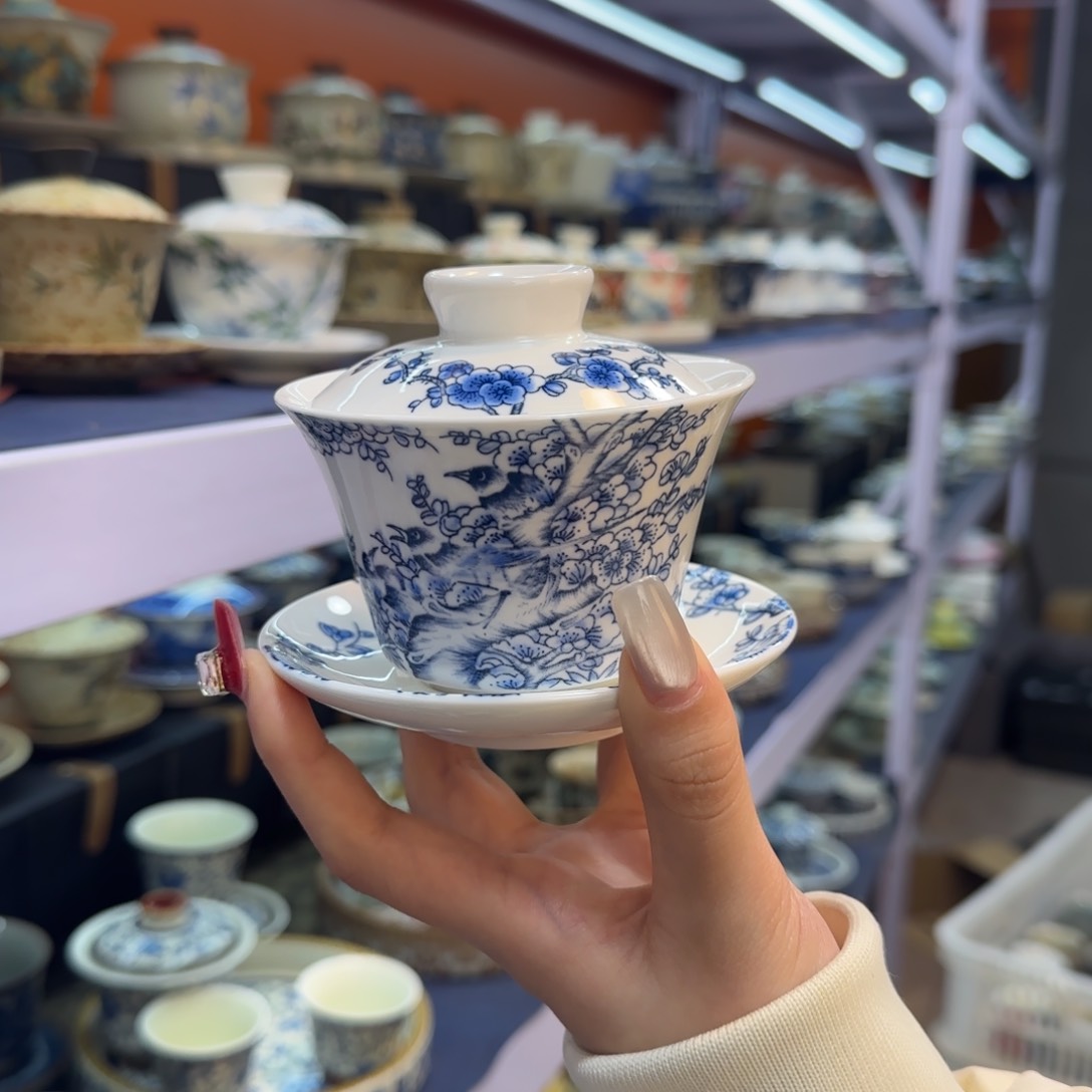我在外面吃饭呢你在哪