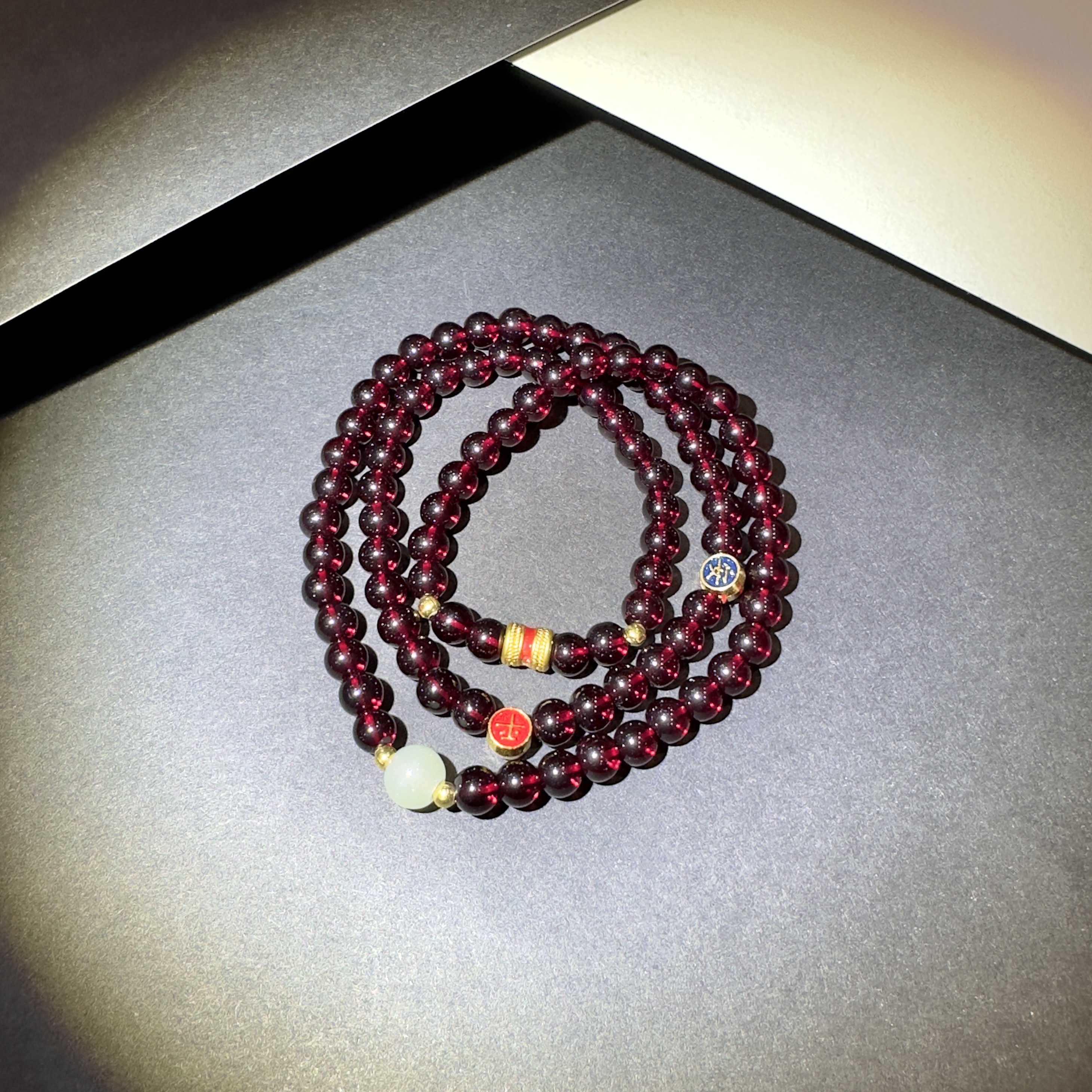 DL-1347-石榴石6mm+平安配饰+红蛮腰金配饰