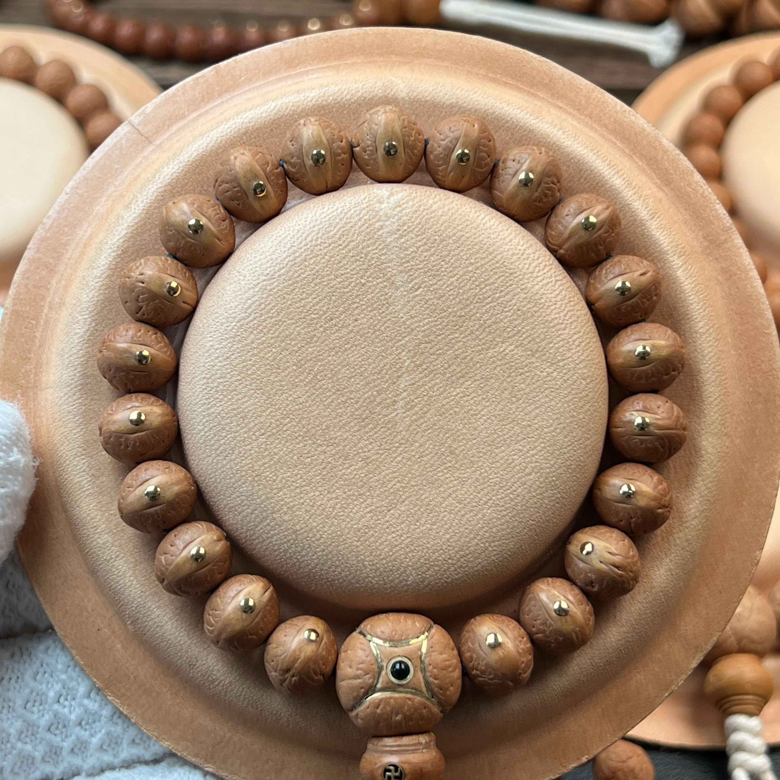 11mm镶嵌铜钉尼泊尔凤眼菩提手串手持