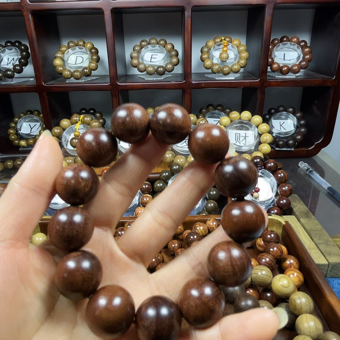 大***子木质类金丝楠阴沉木红椿