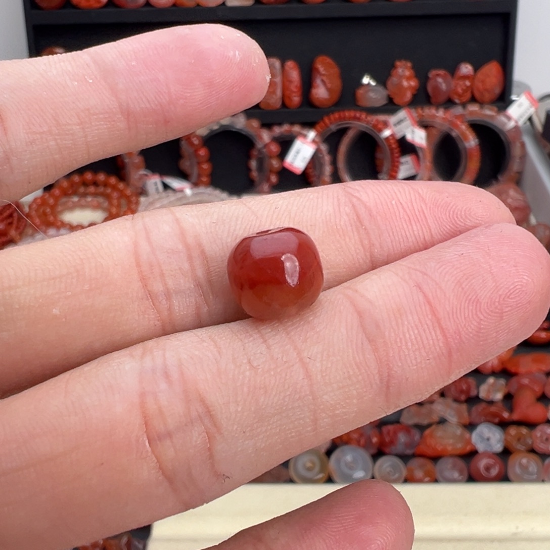 赫***儿南红玛瑙未镶嵌颈饰老型珠10mm