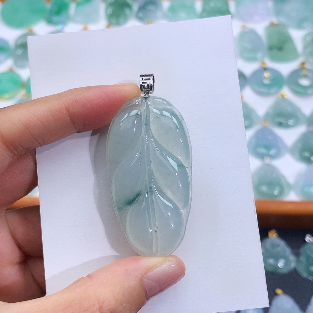 翡翠18K金镶嵌颈饰翡翠吊坠