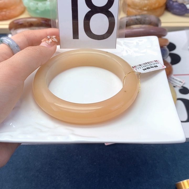 石英岩玉未镶嵌手镯